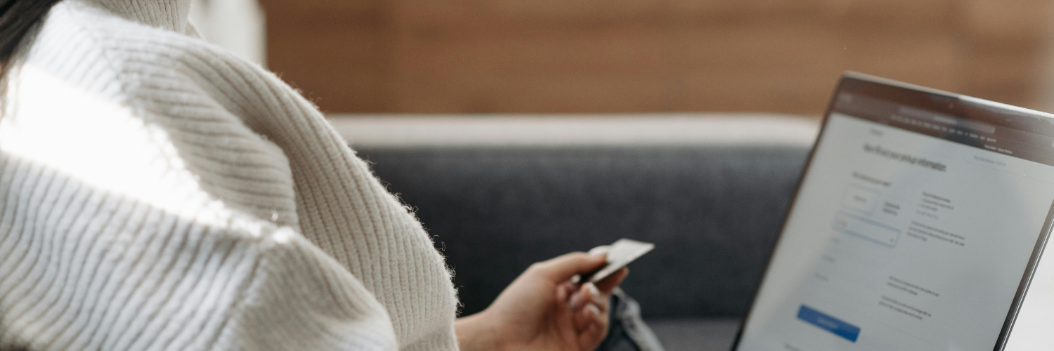 Young driver qualifying for auto insurance discounts in Texas